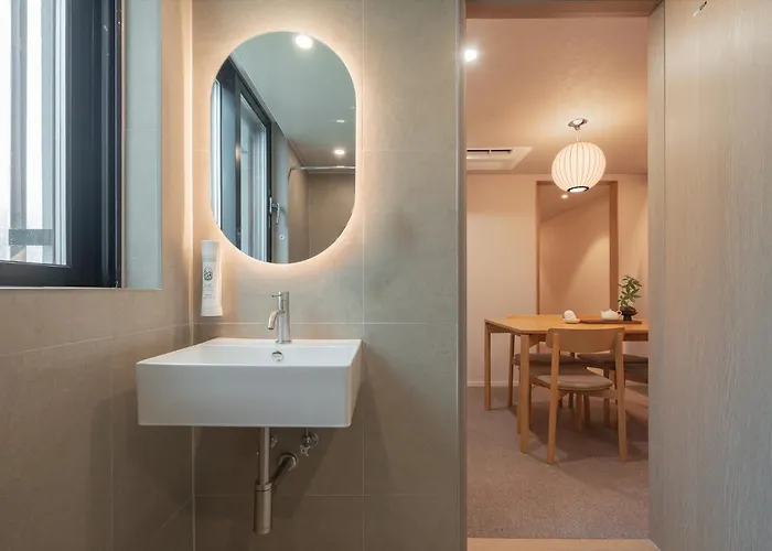 Gamro Gangnam Station Hotel *