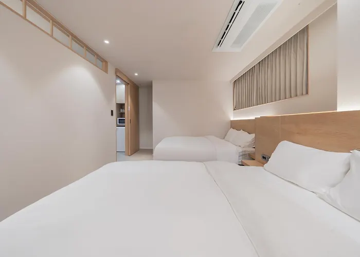 Gamro Gangnam Station Hotel *