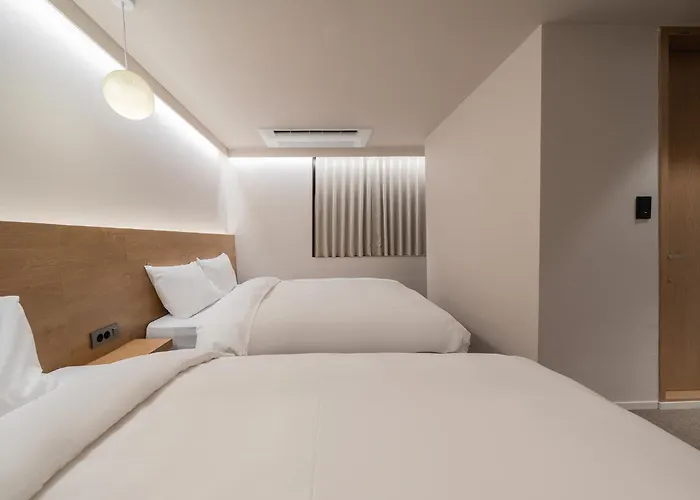 Gamro Gangnam Station Hotel *