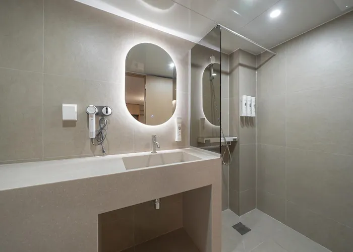 Gamro Gangnam Station Hotel